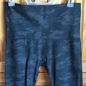 Spanx Grey black camo leggings